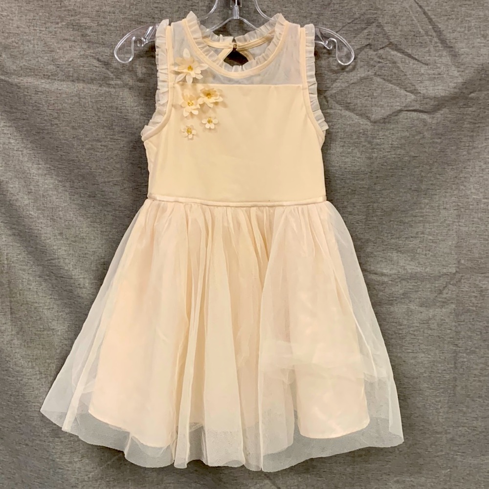 Beautiful tulle and soft lining dress, sleeveless, cream color, with small flowe
